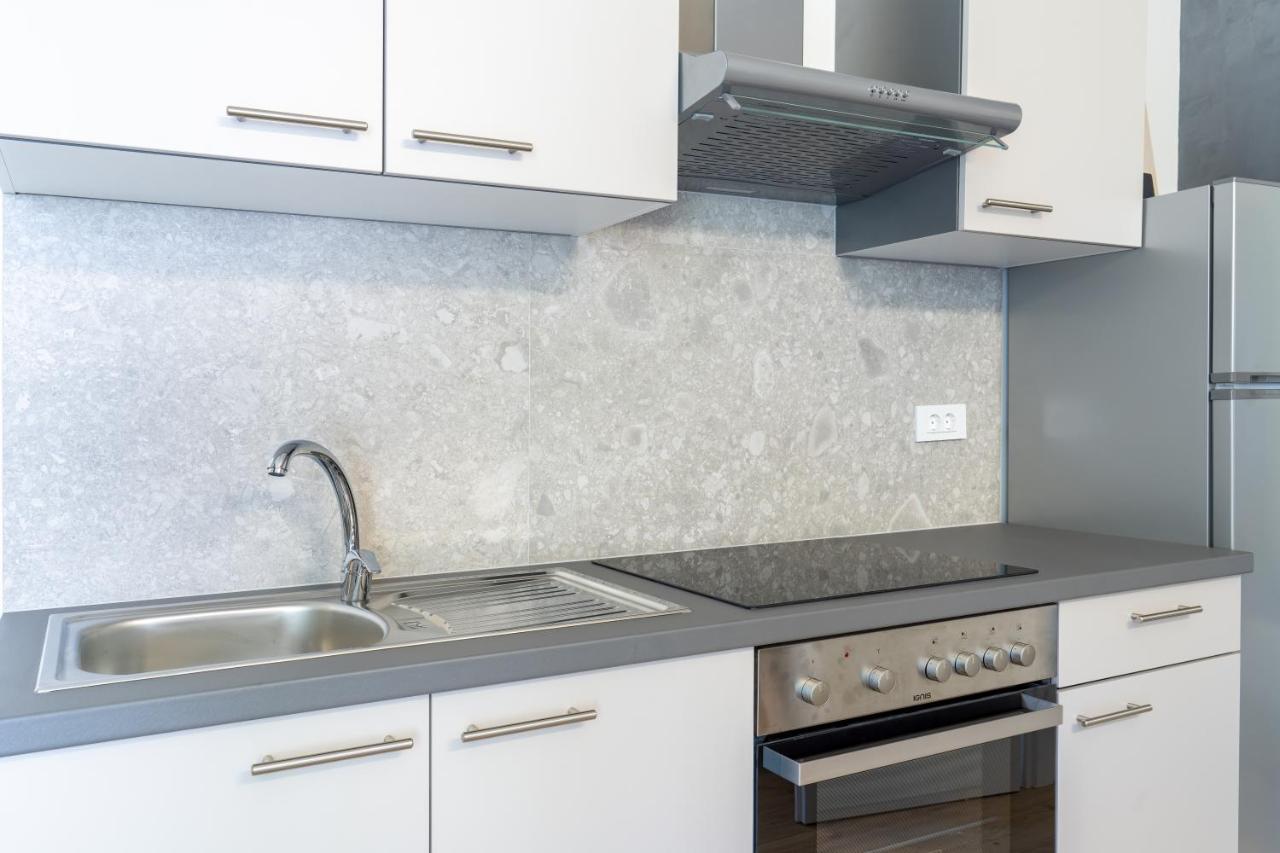 Stunning Apartment In Quiet Street Near Center With Free Parking 4 Floor Rijeka Exterior foto