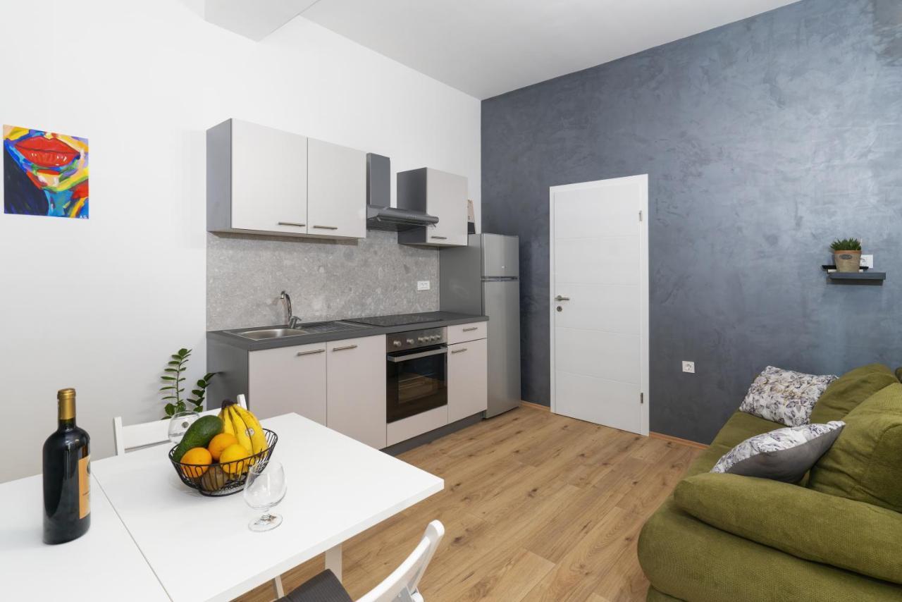 Stunning Apartment In Quiet Street Near Center With Free Parking 4 Floor Rijeka Exterior foto