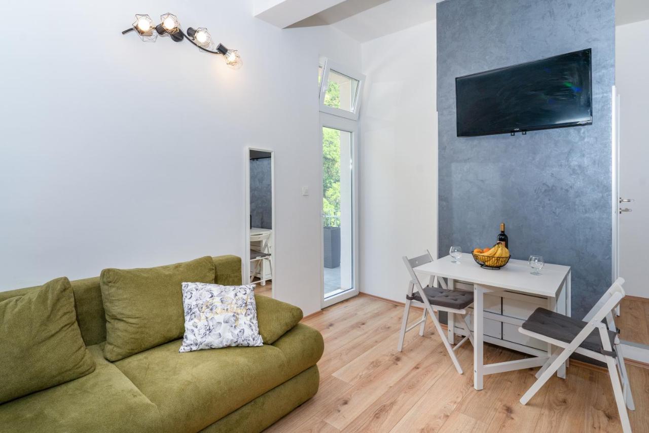 Stunning Apartment In Quiet Street Near Center With Free Parking 4 Floor Rijeka Exterior foto