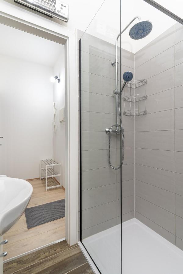 Stunning Apartment In Quiet Street Near Center With Free Parking 4 Floor Rijeka Exterior foto
