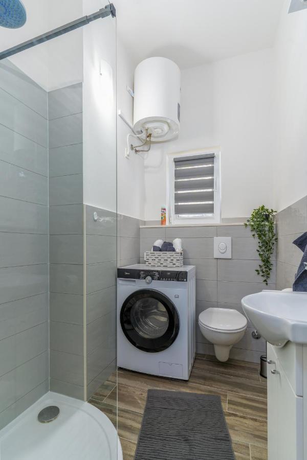Stunning Apartment In Quiet Street Near Center With Free Parking 4 Floor Rijeka Exterior foto
