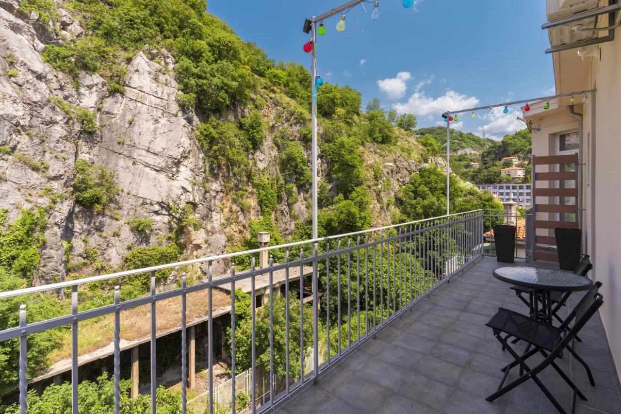 Stunning Apartment In Quiet Street Near Center With Free Parking 4 Floor Rijeka Exterior foto