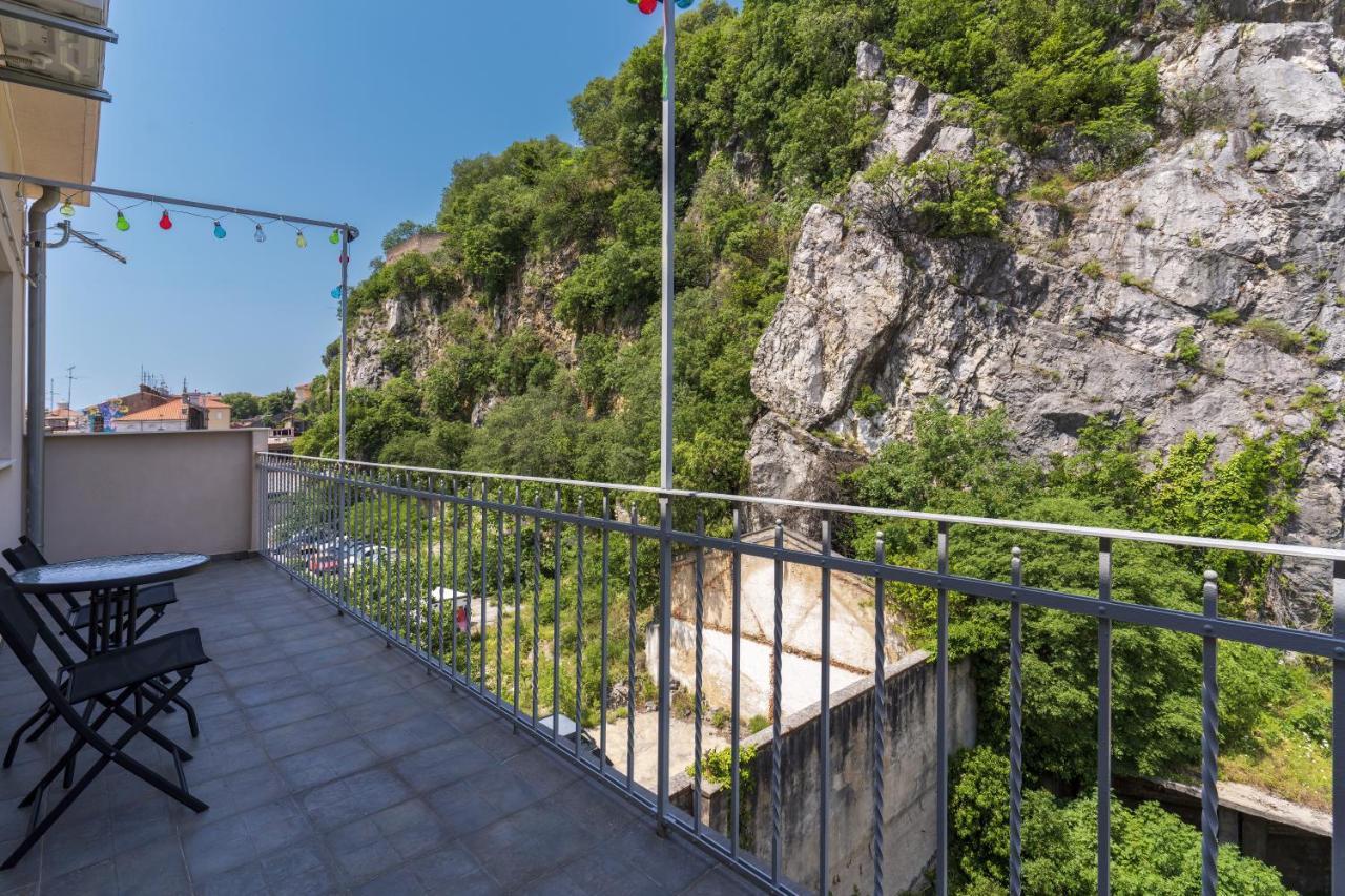 Stunning Apartment In Quiet Street Near Center With Free Parking 4 Floor Rijeka Exterior foto