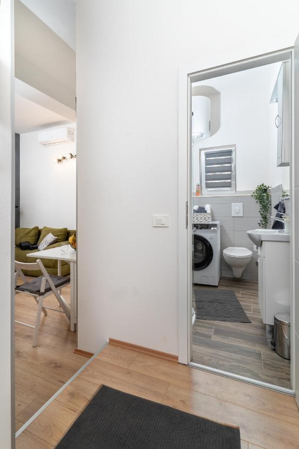 Stunning Apartment In Quiet Street Near Center With Free Parking 4 Floor Rijeka Exterior foto