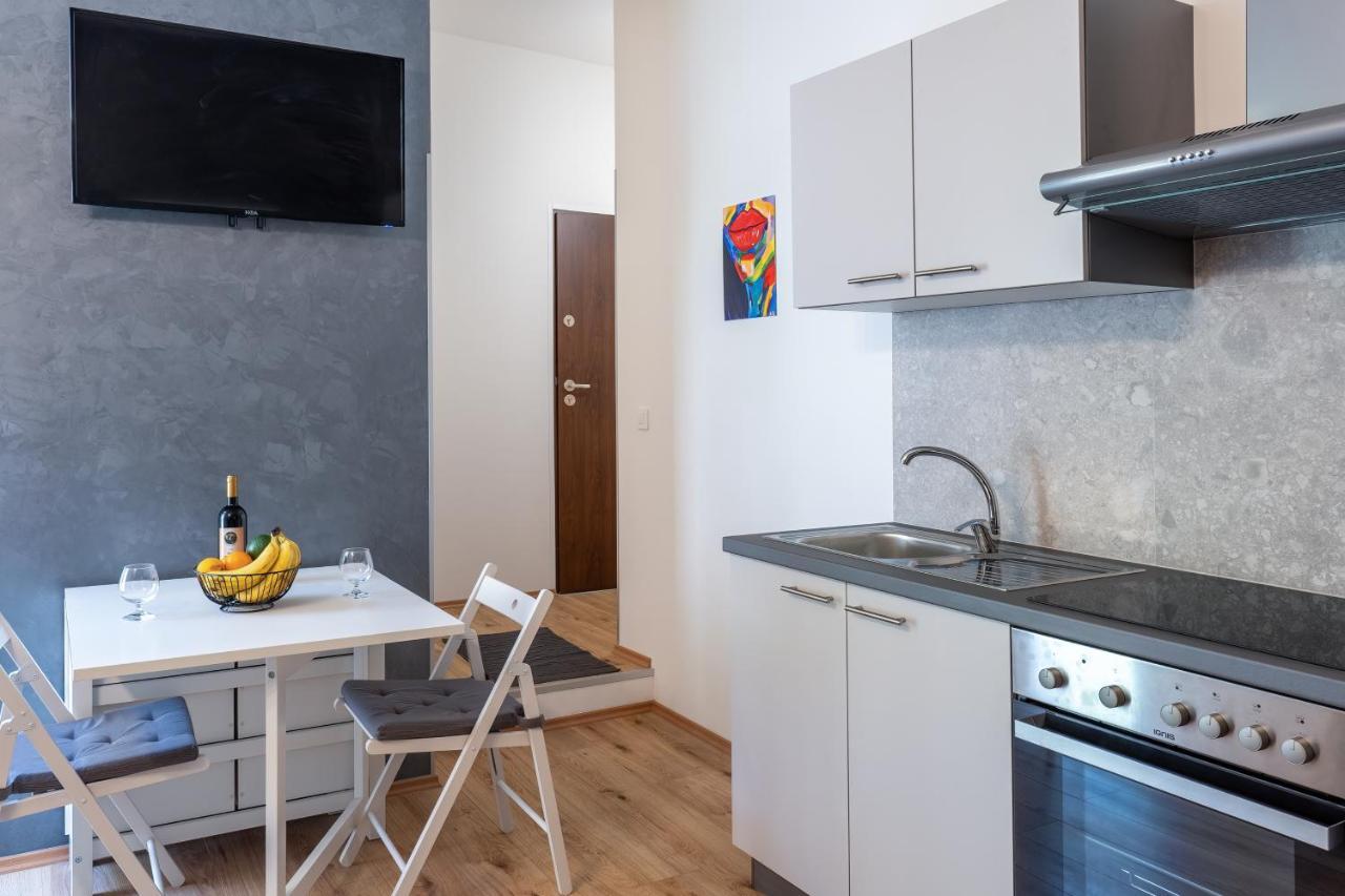 Stunning Apartment In Quiet Street Near Center With Free Parking 4 Floor Rijeka Exterior foto
